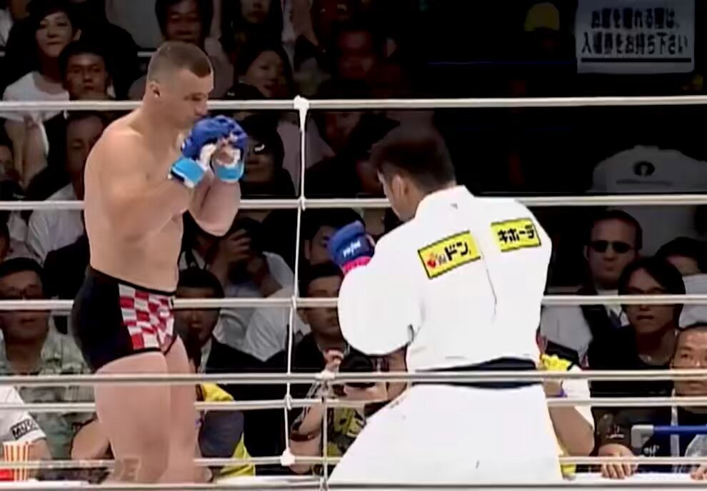 En este día: La patada baja devastadora de Mirko Cro Cop fuerza el abandone de la esquina contra Yoshida en PRIDE