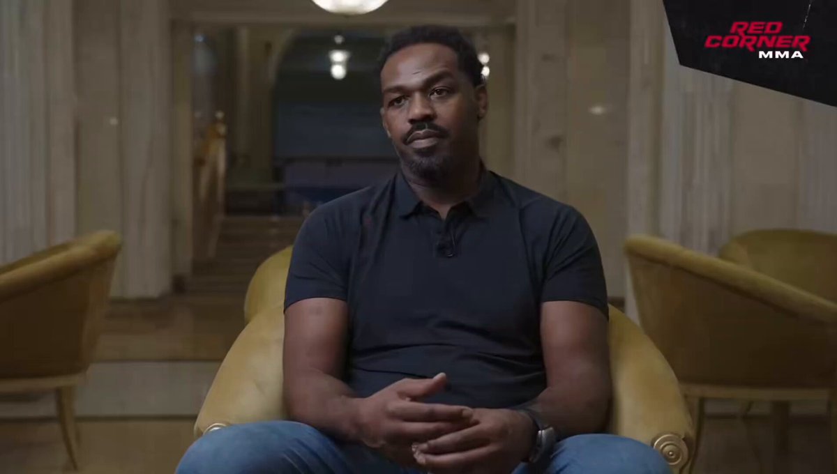 Jon Jones esclarece que post do colar GOAT não foi feito para provocar Pereira