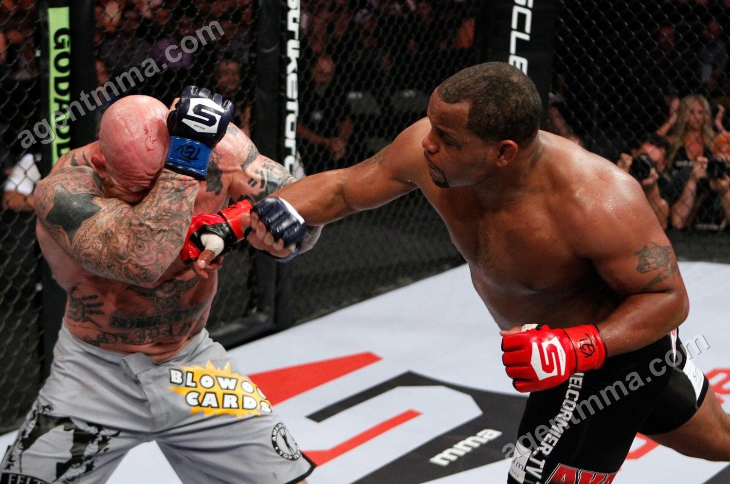 Jeff Monson prend sa retraite à 55 ans après sa défaite pour le titre de boxe IBA Legend