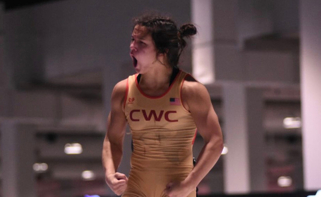 Дочь Фрэнка Мира возвышается до 4-0 в 23 года, похвастается титулом NCAA по рестлингу и контрактом UFC NIL