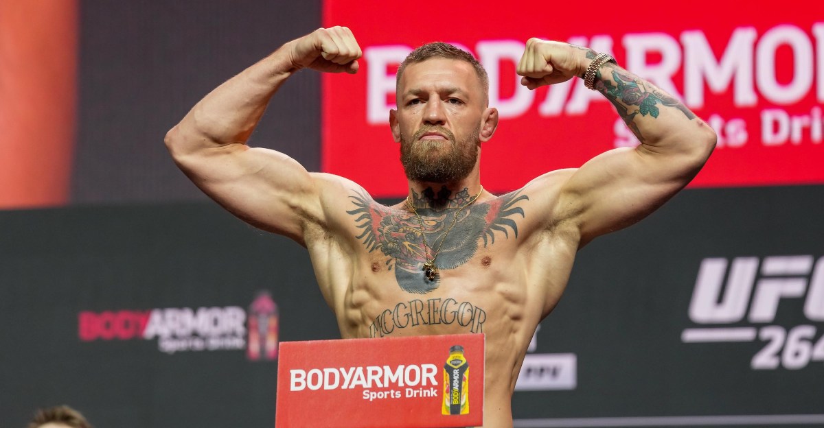 Кори Сэндхейджен 135.5 фунт салмақта UFC 329-та өлшеніп қойды