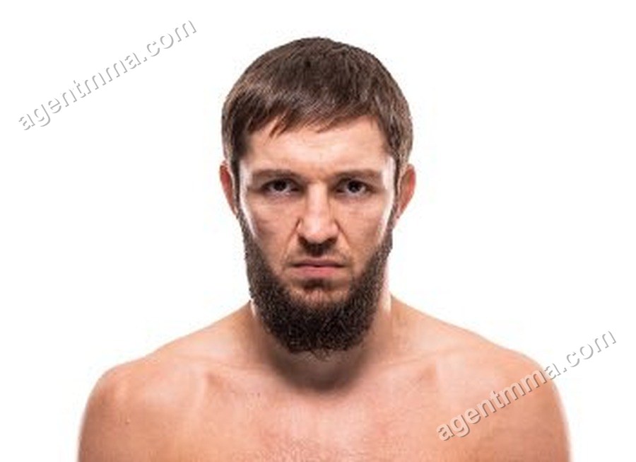 Saygid Izagakhmaev signe avec la PFL