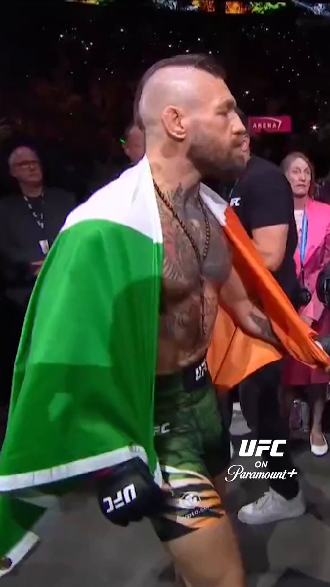 McGregor appeared to be protecting right knee before UFC 329 fight